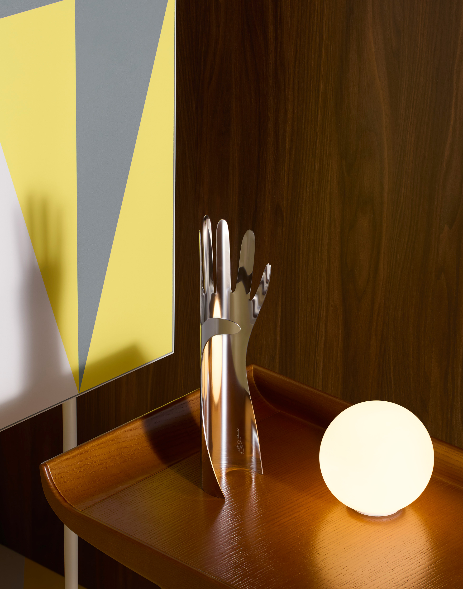 La Mano and D.847.1 writing desk, design Gio Ponti, courtesy of Gio Ponti Archives, creative direction Elisa Ossino Studio, ph. Aaron Tilley