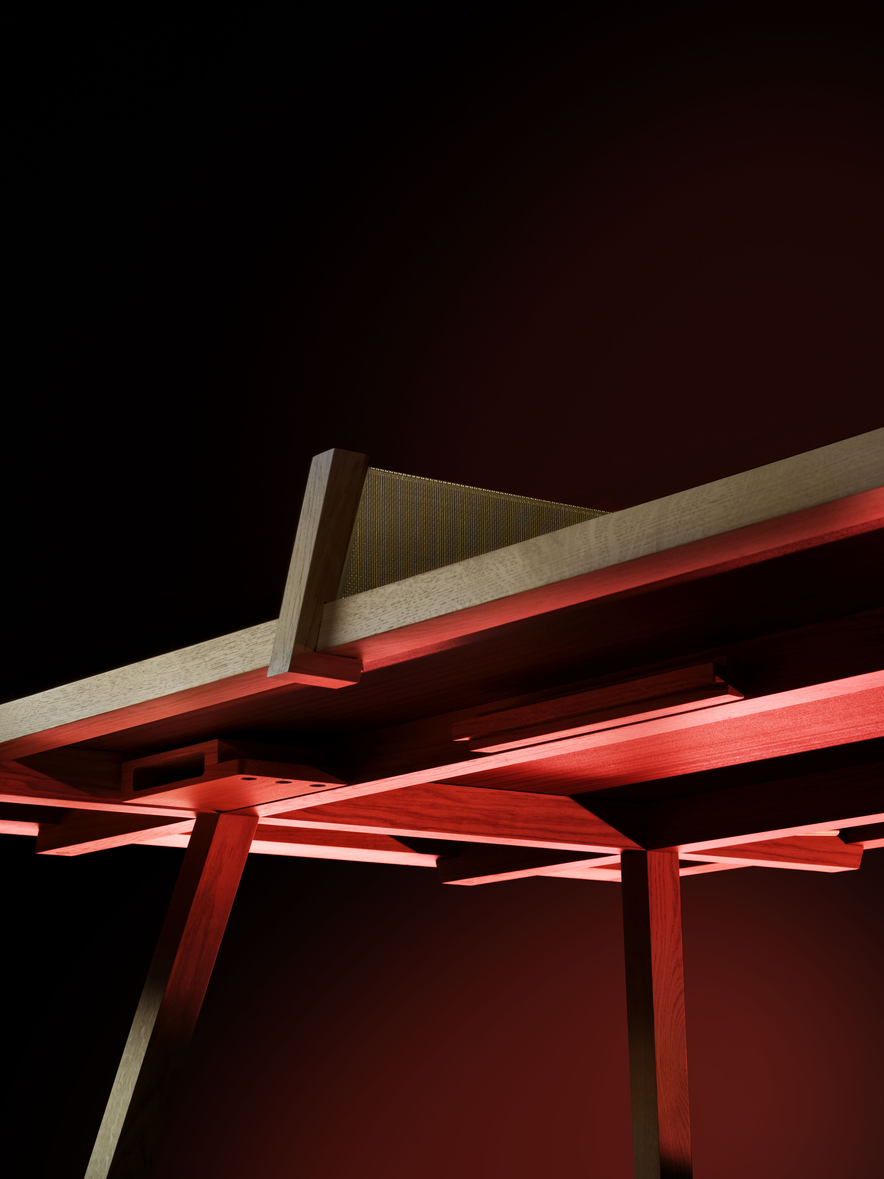 Table-tennis table with solid oak frame | Ph. Alberto Strada