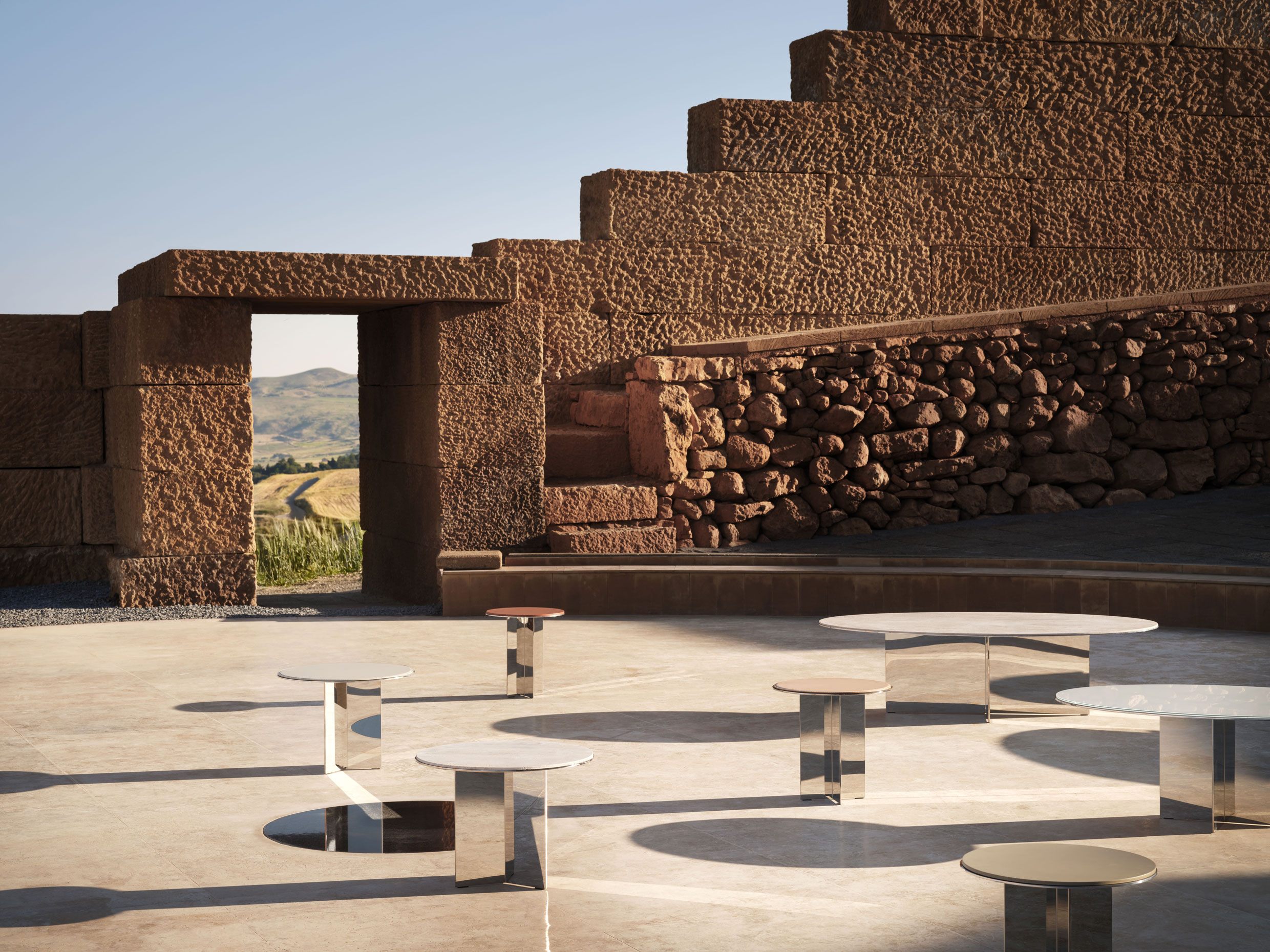 Round and elliptical coffee tables, with mirror-polished metal structure - ph. Alberto Strada