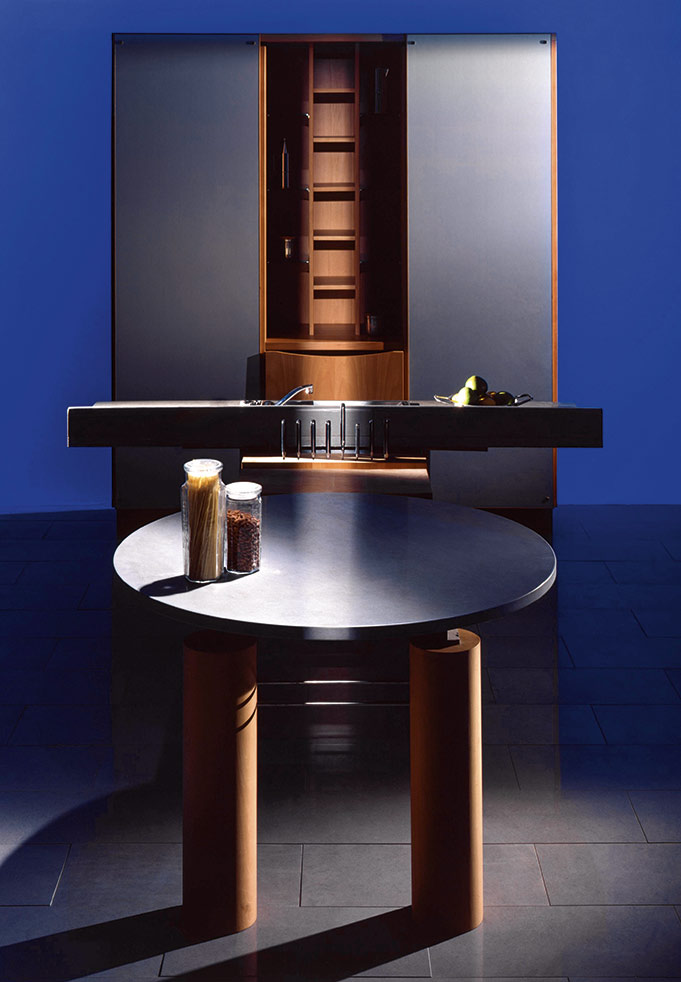 Kitchen islands took centre stage in Paolo Piva's Quinta. Image: Paolo Utimpergher, mid-1980s
