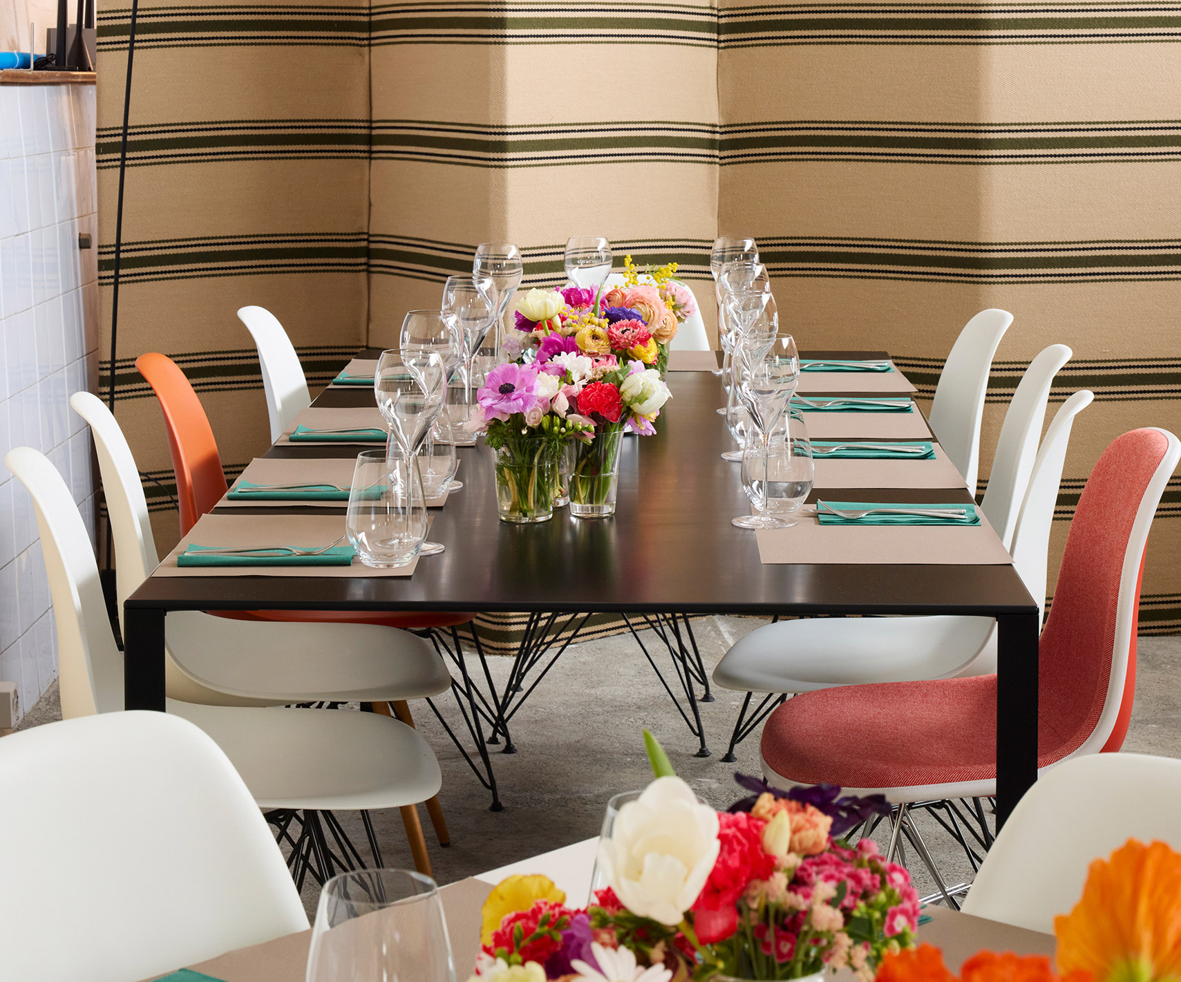 Molteni&C furnishes NOMAD stüva restaurant in St. Moritz