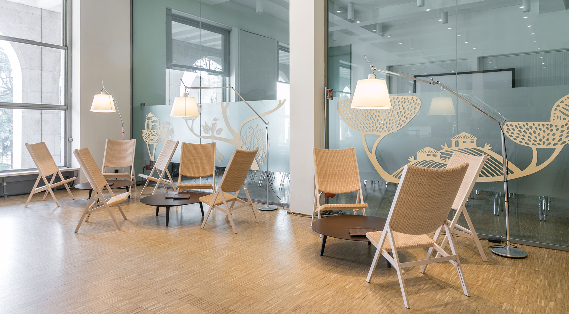 Sedie "Norma" di Molteni&C nella caffetteria della Triennale di Milano