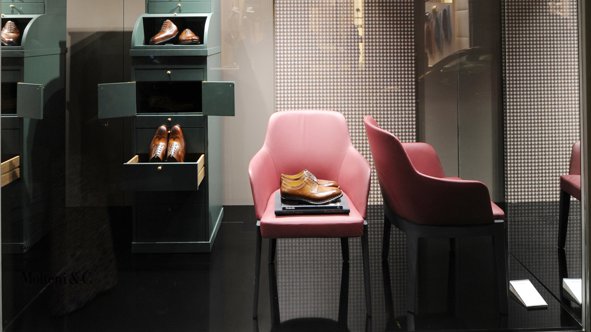 Molteni&C @ Boutique Salvatore Ferragamo Via Montenapoleone Milano