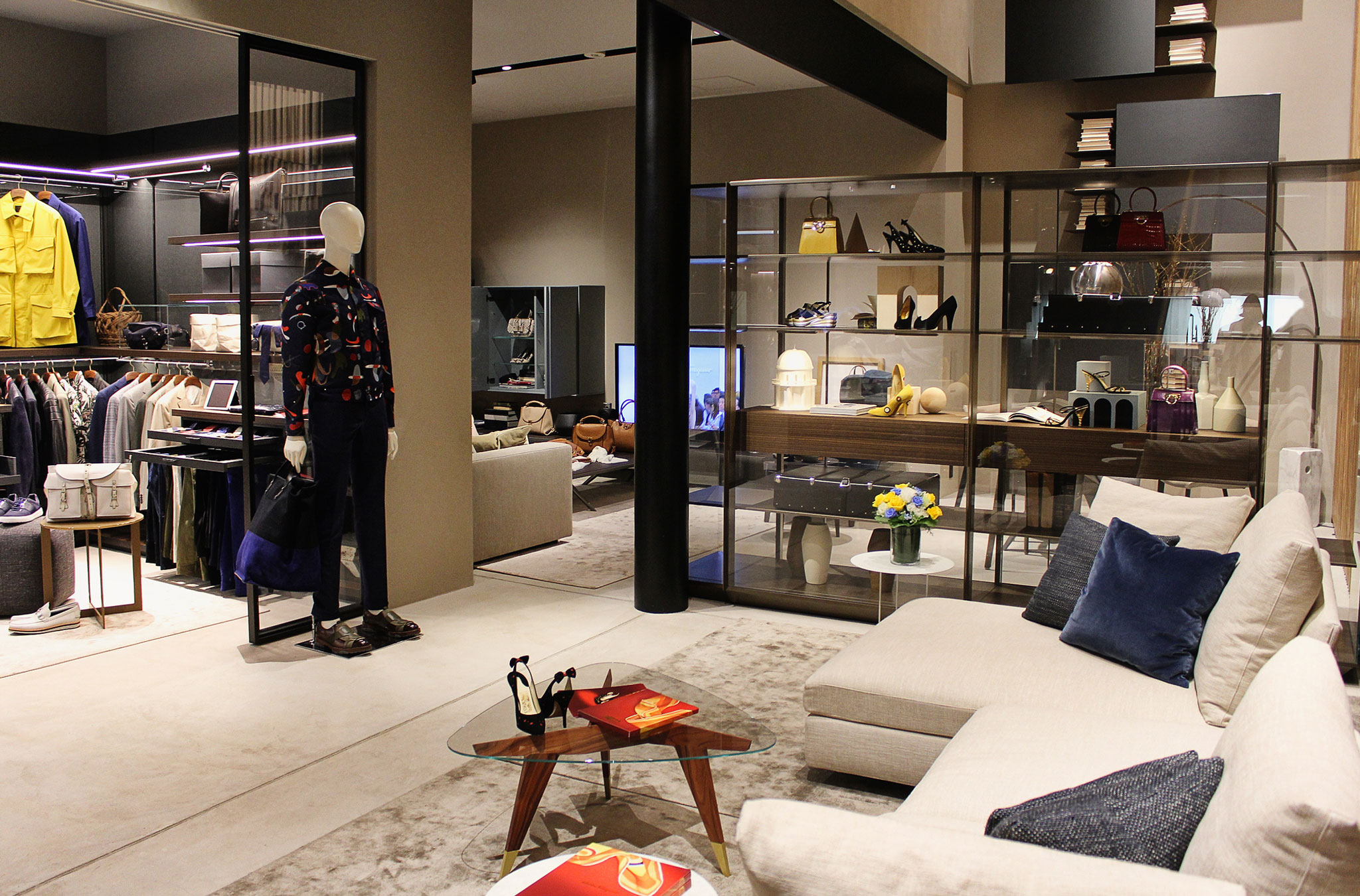 〈サルヴァトーレ フェラガモ〉2017年春夏メンズ＆ウィメンズ展示会