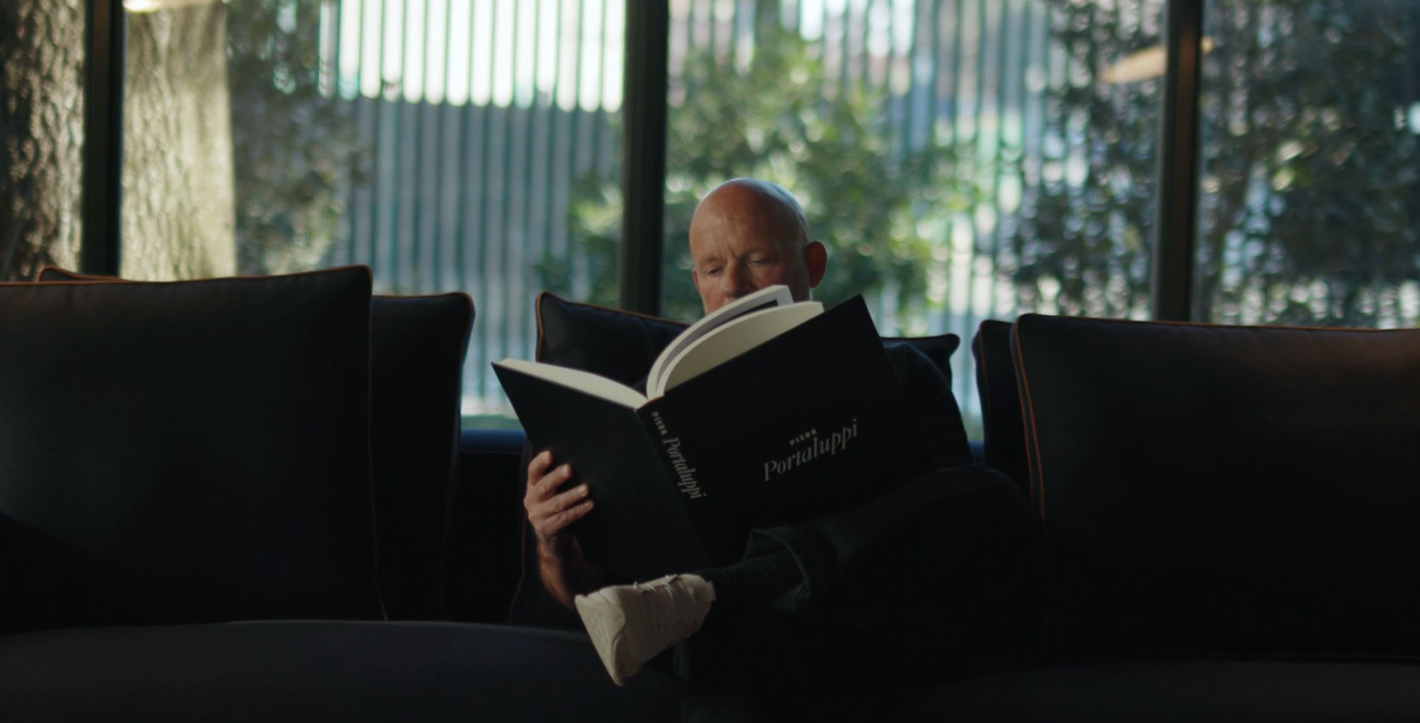 2024系列: La grandeur contemporanea" 可以翻译为 "现代的伟大